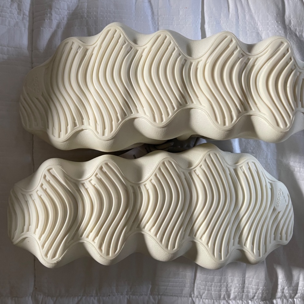 Yeezy 450 - Picture 9 of 10